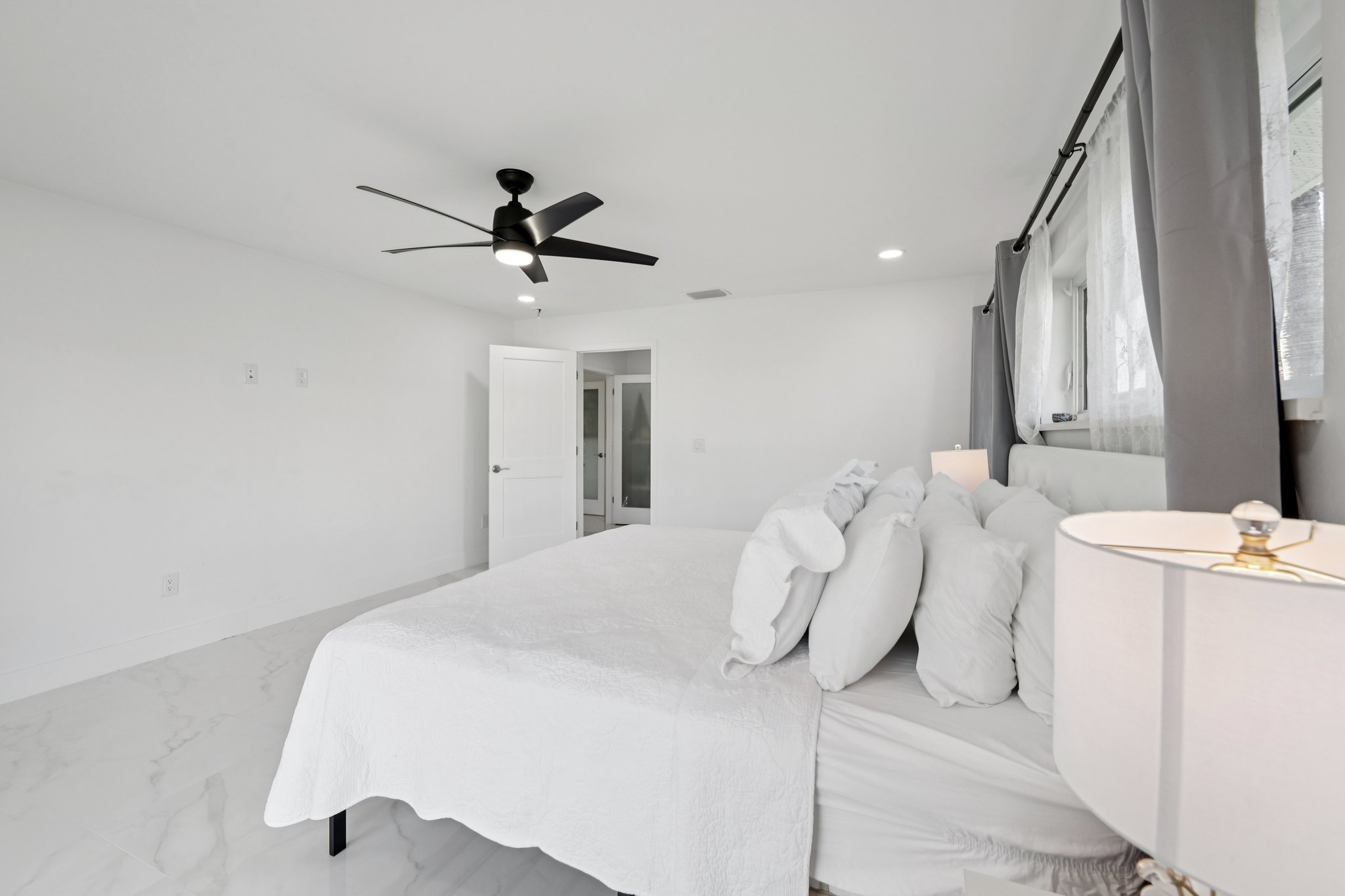 SE 43rd St-S1101-033.jpg