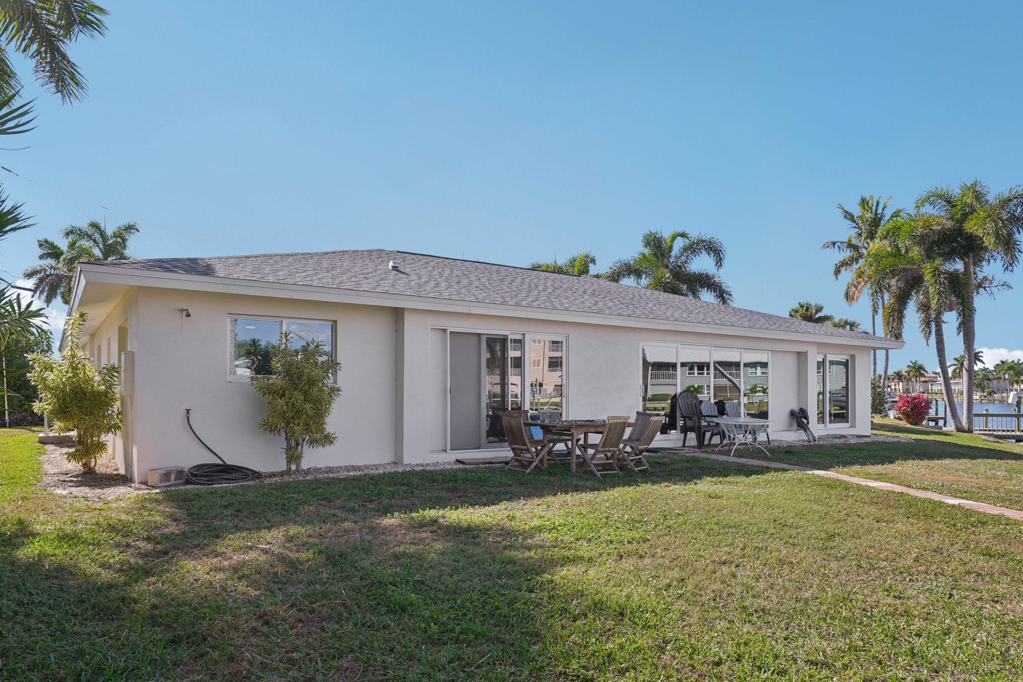 SE 43rd St-S1101-035.jpg