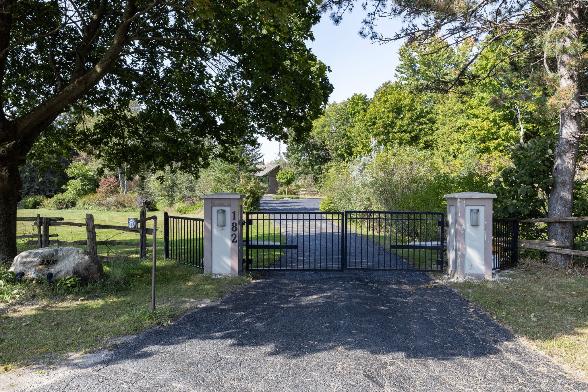 Uxbridge property showcase — delivered property photograph 8