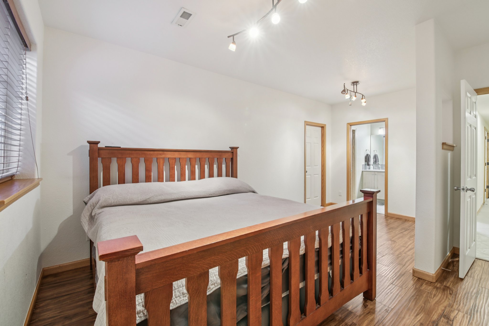 Pyramid Peak Pl-S2510-020.jpg