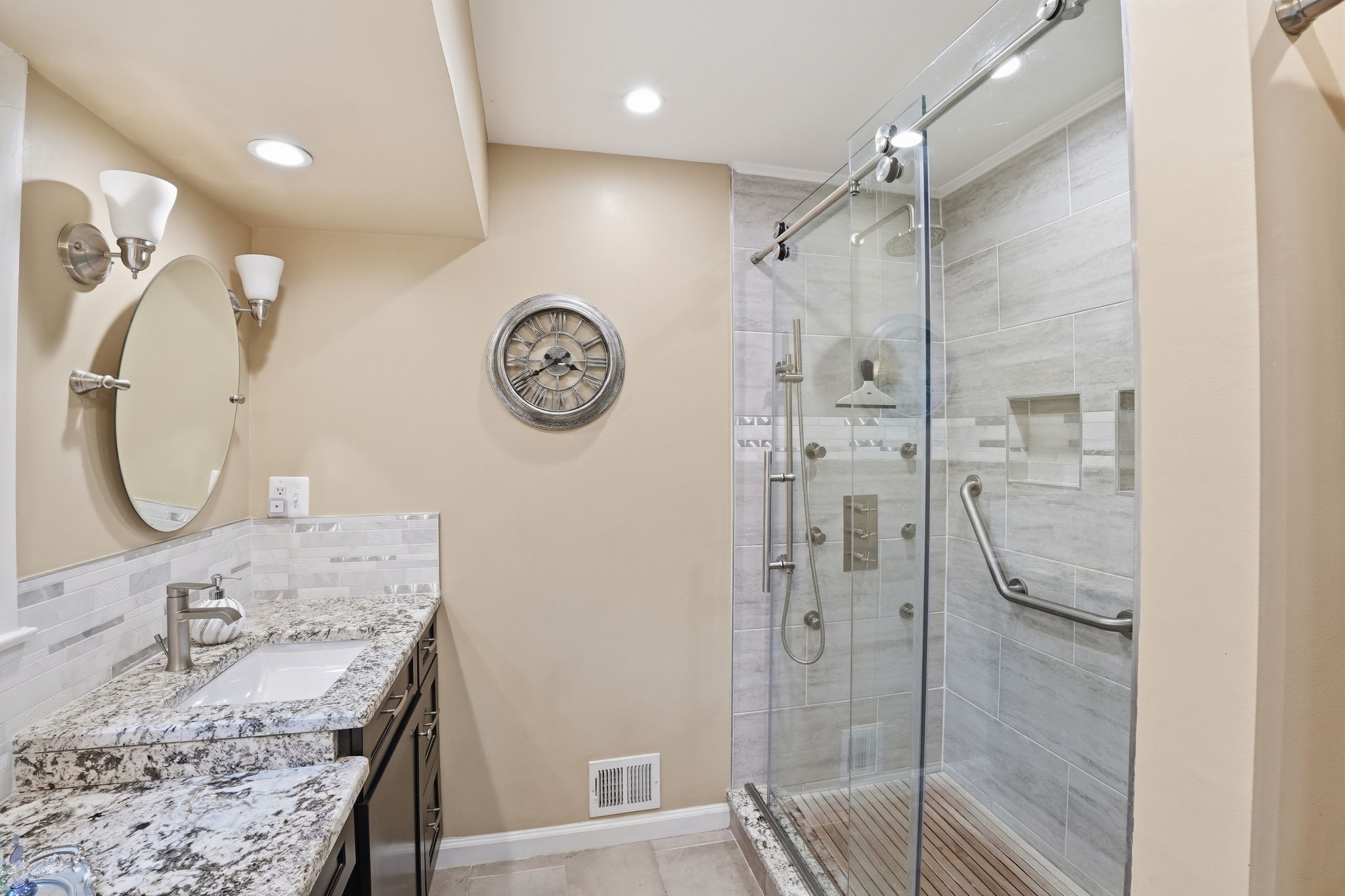 Ensuite Primary Bathroom