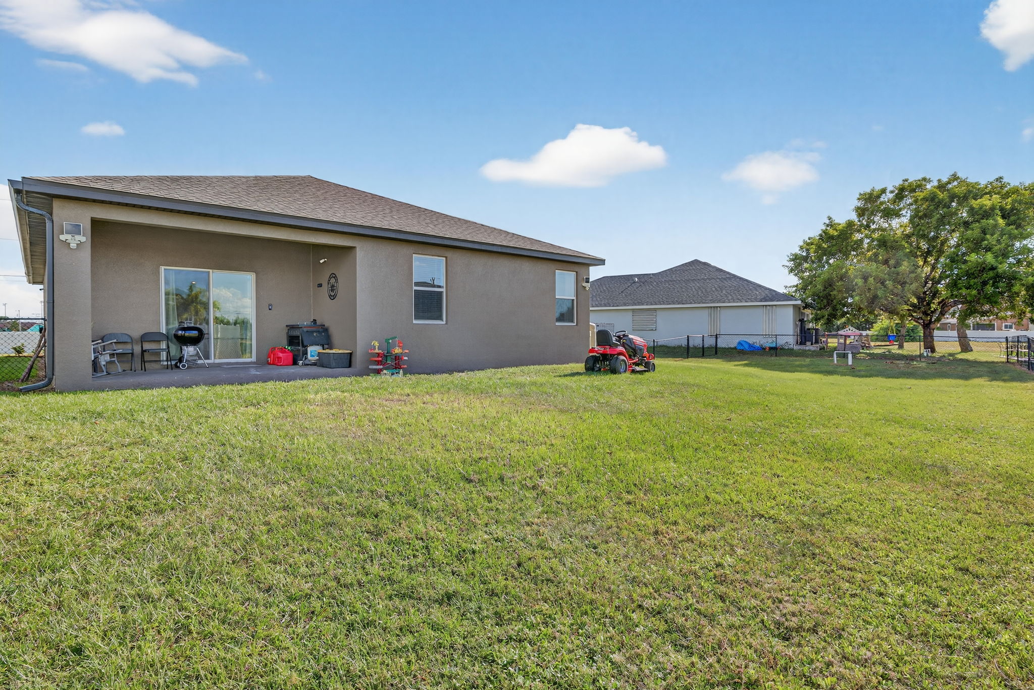 Rear Exterior 3 of 4