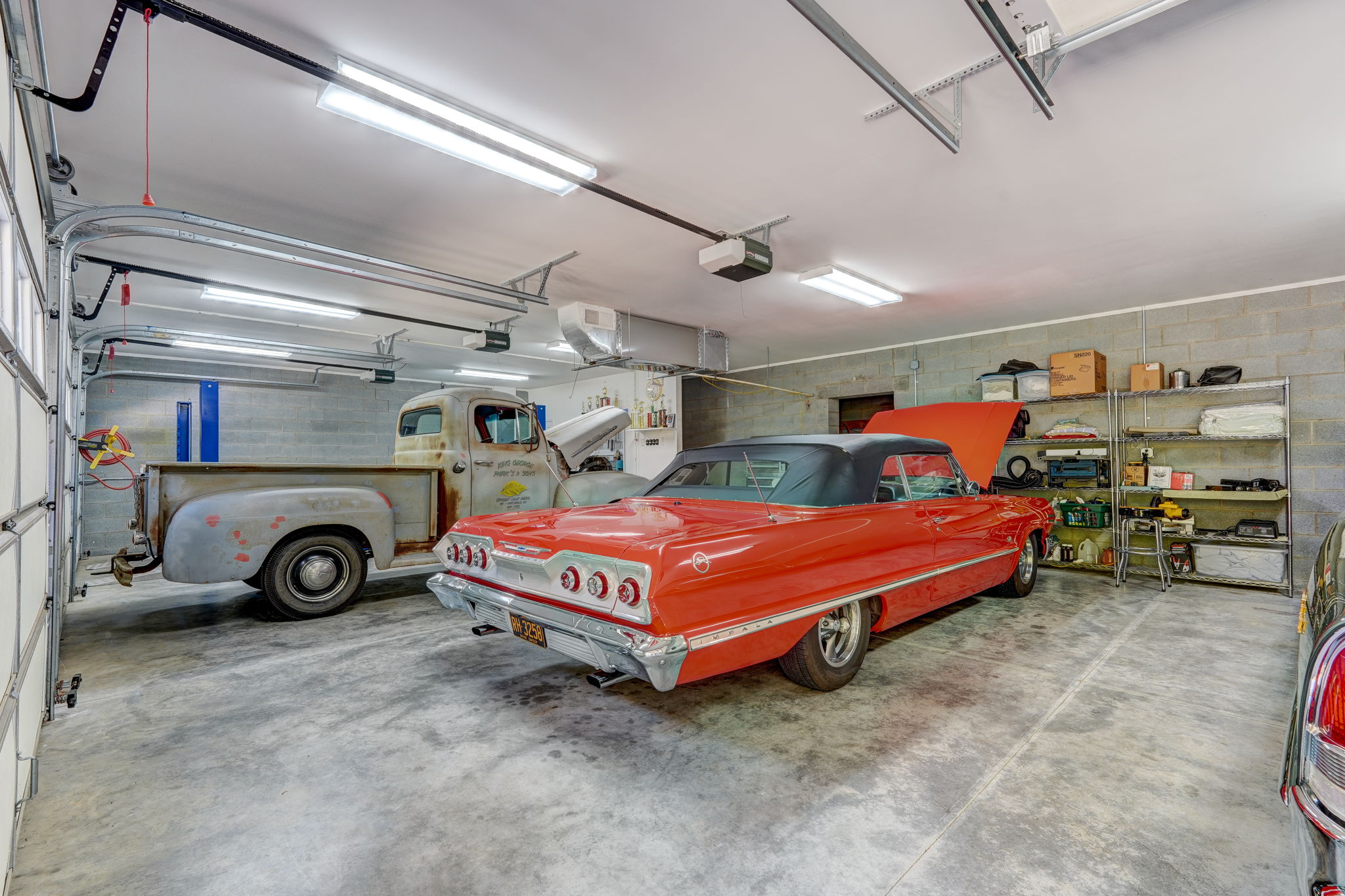 Garage with 4 bays