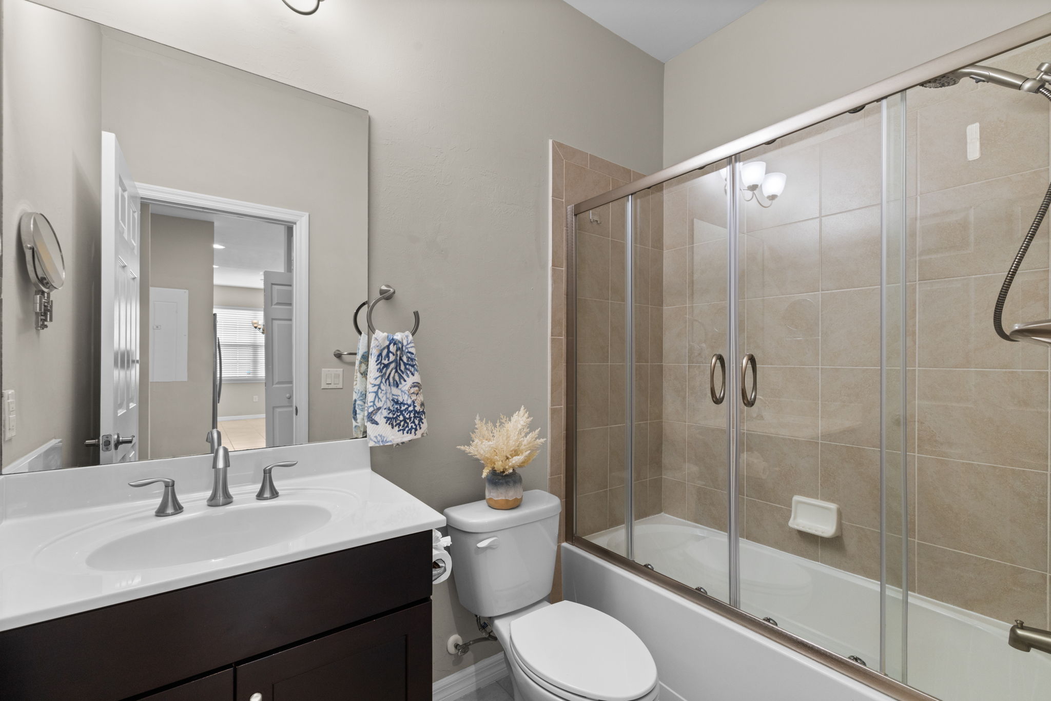 Full bath with shower/tub