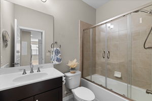 Full bath with shower/tub