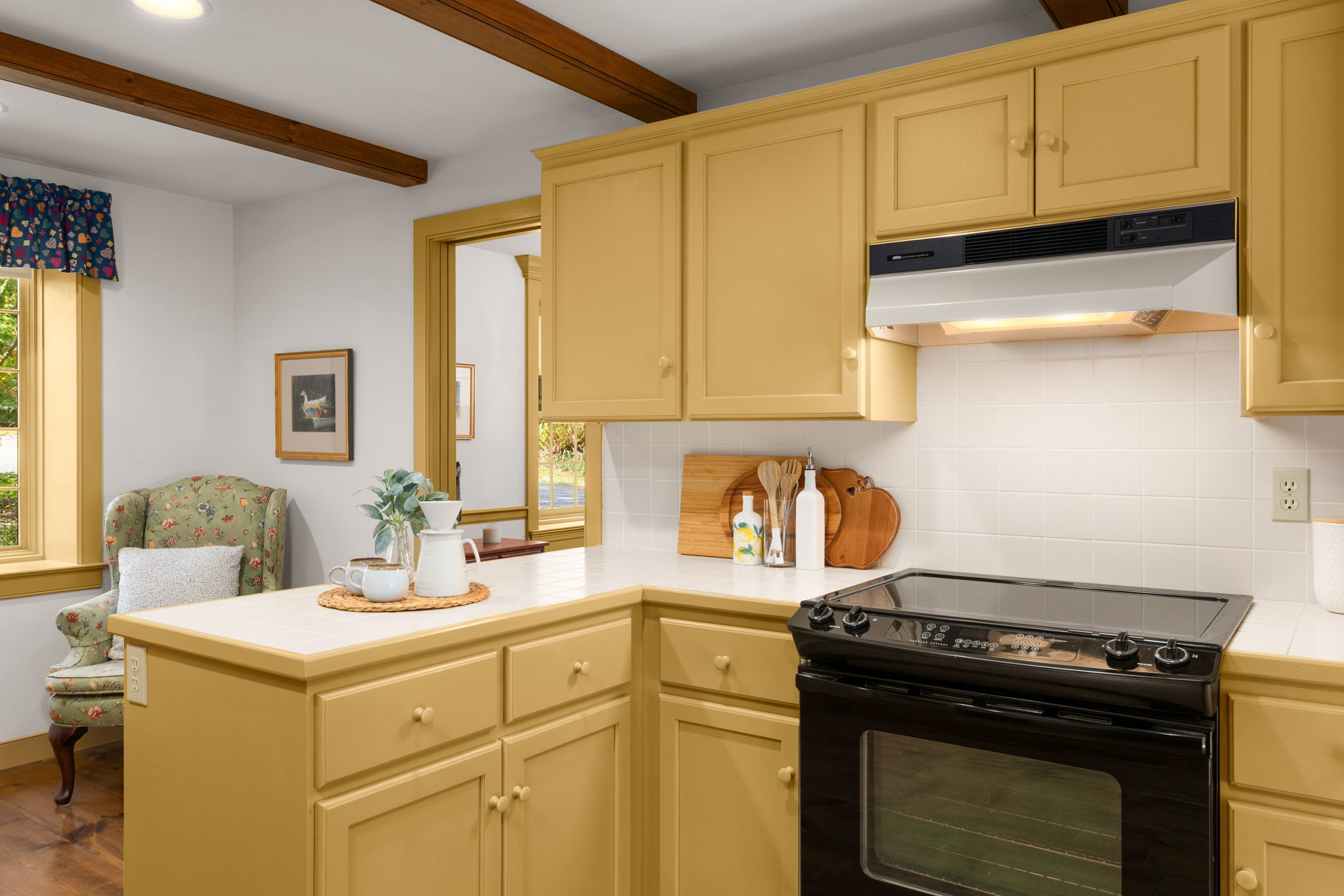 A handy peninsula offers room to prep meals or linger over morning coffee in the kitchen.