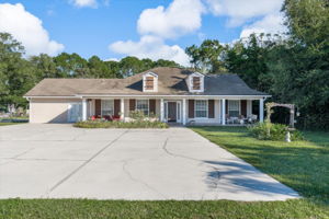 03-Front with driveway