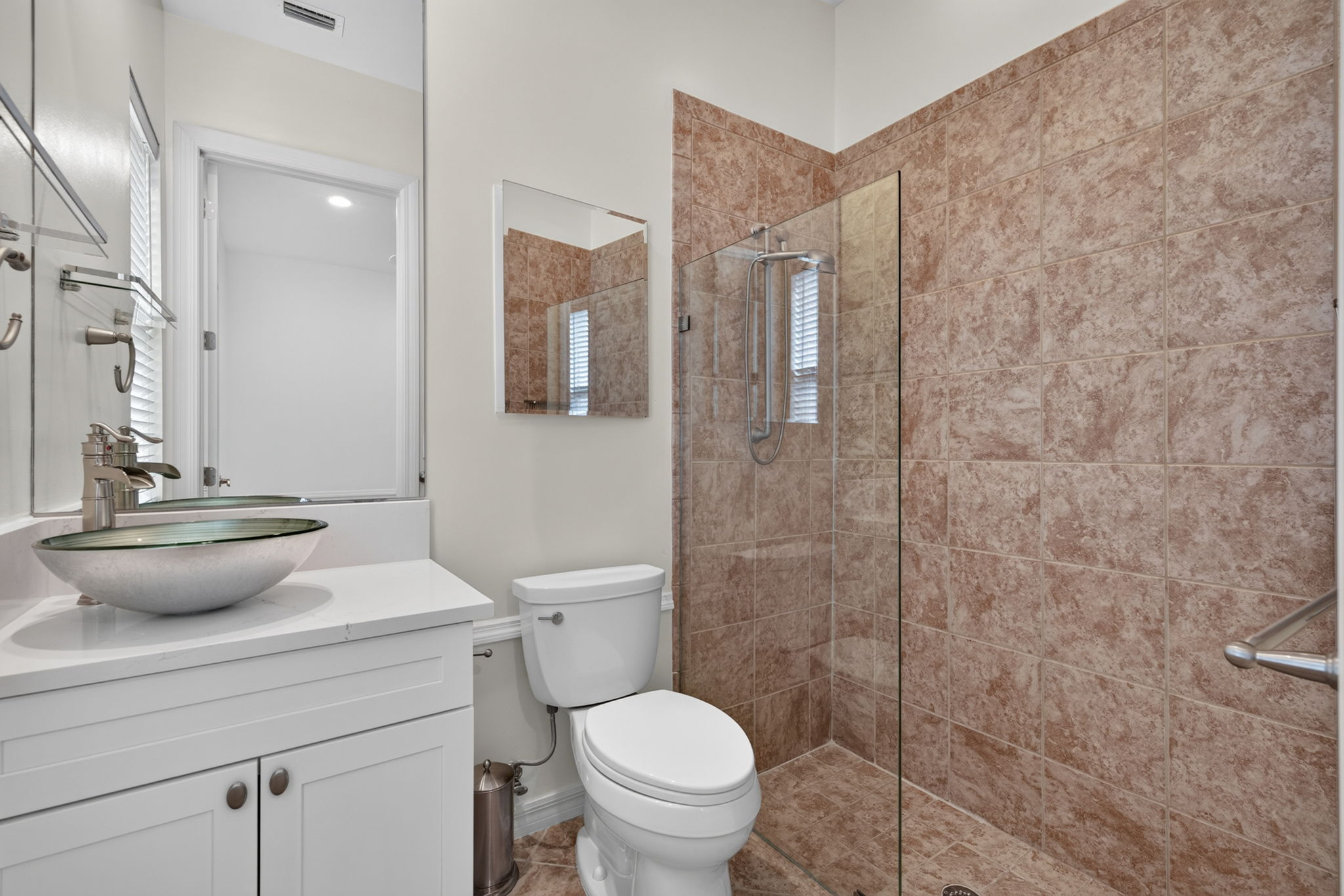 Guest Bathroom 2