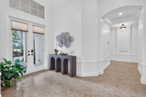 Foyer 2 of 2
