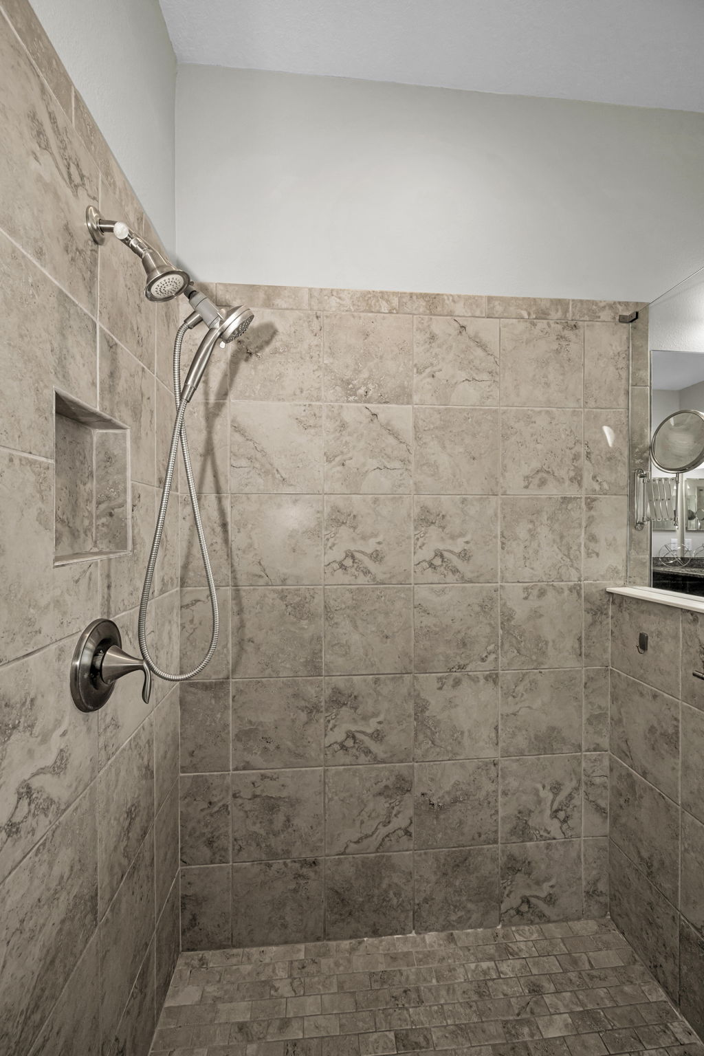 Primary Bathroom 1c