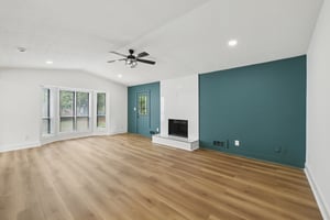 Danielle Pl-L2305-035.jpg