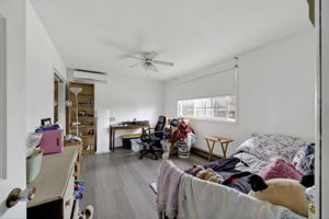  Photo 33