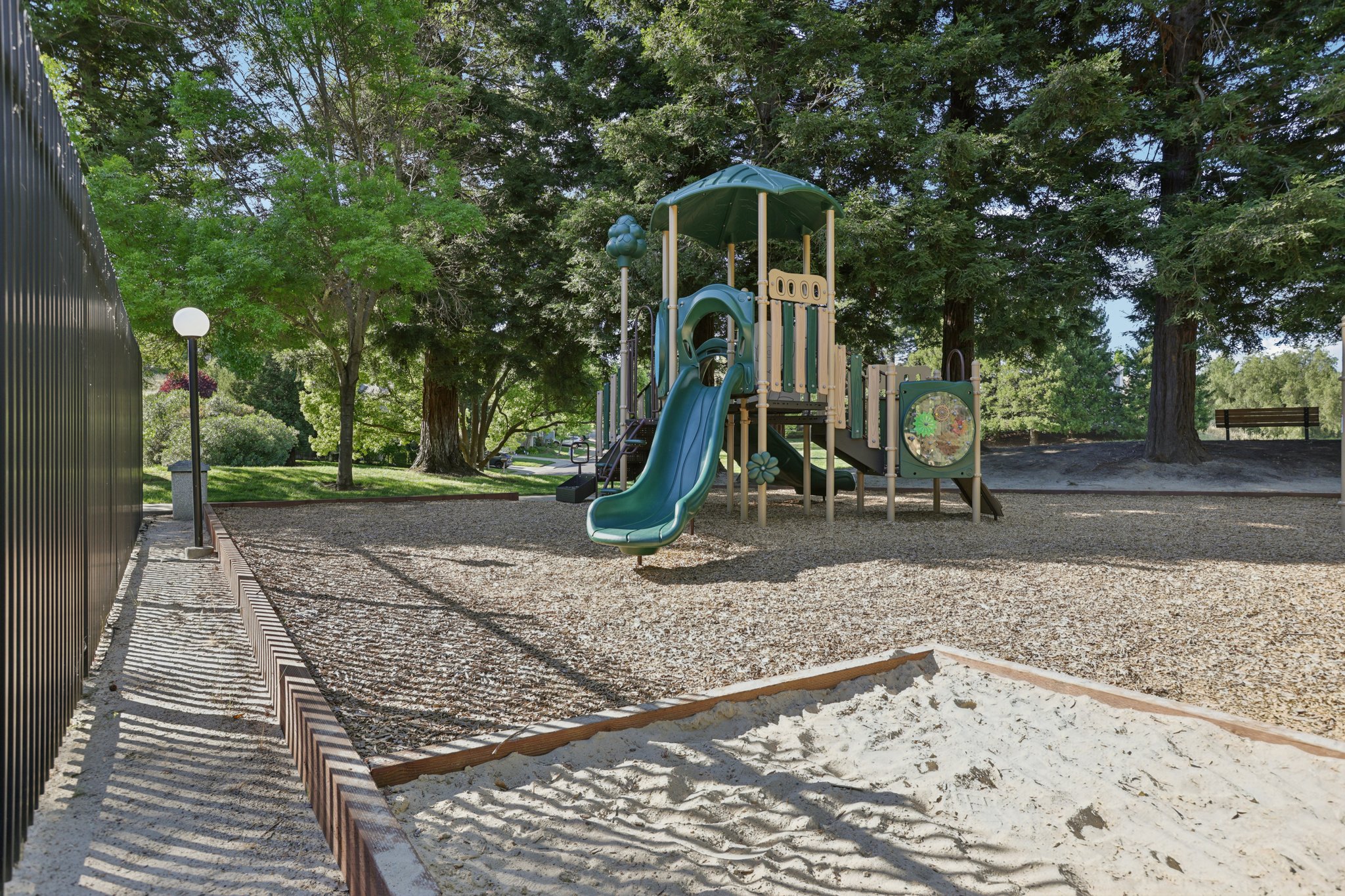 Mockingbird Pl-1004-904.jpg