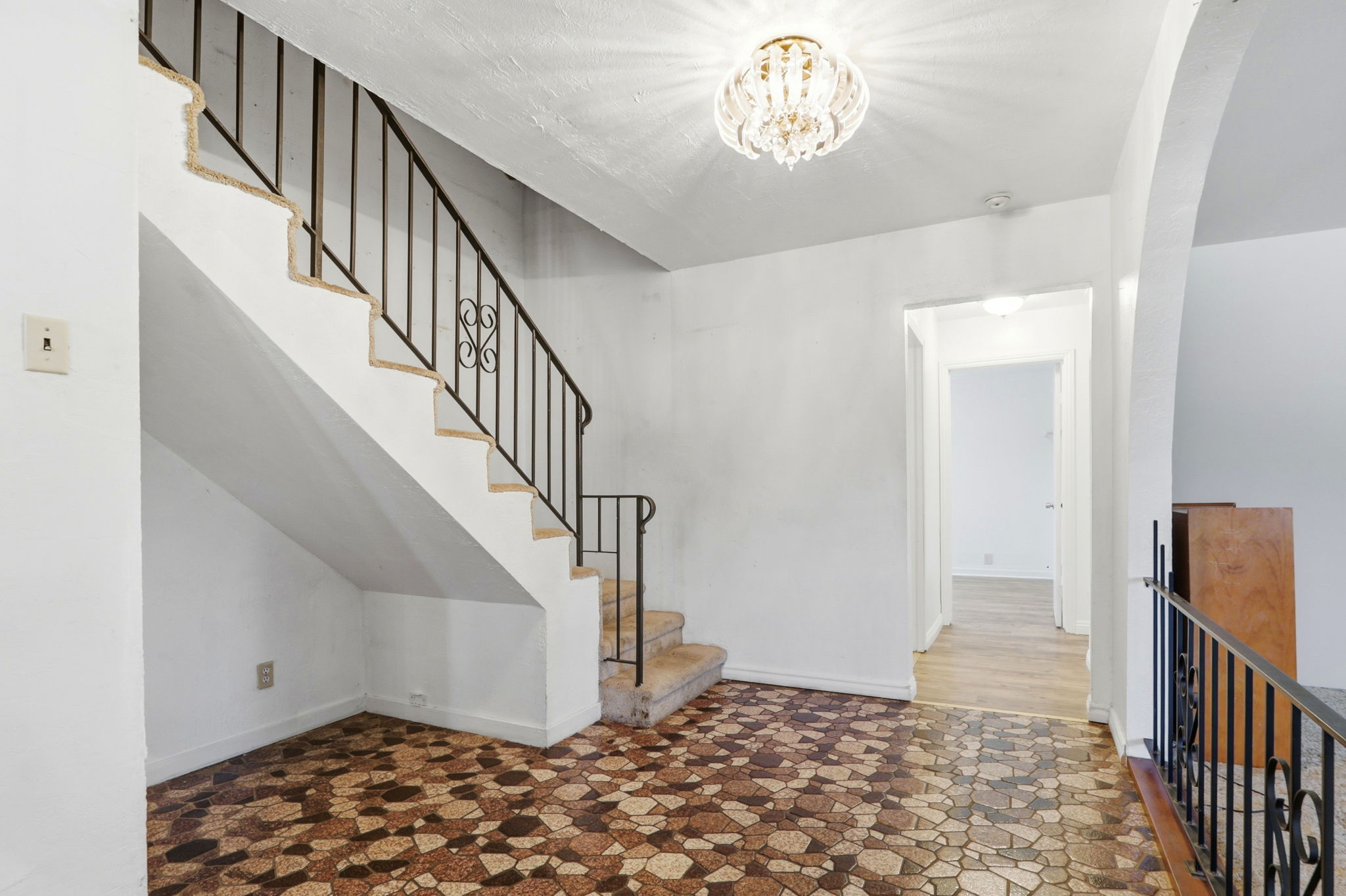 020_F8_1825 Mayfair Pl