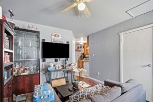 027_F8_1825 Mayfair Pl