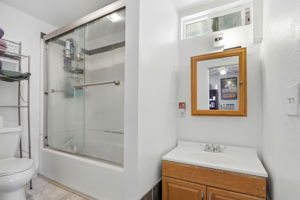 042_F8_1825 Mayfair Pl