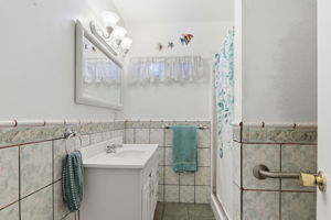 043_F8_1825 Mayfair Pl