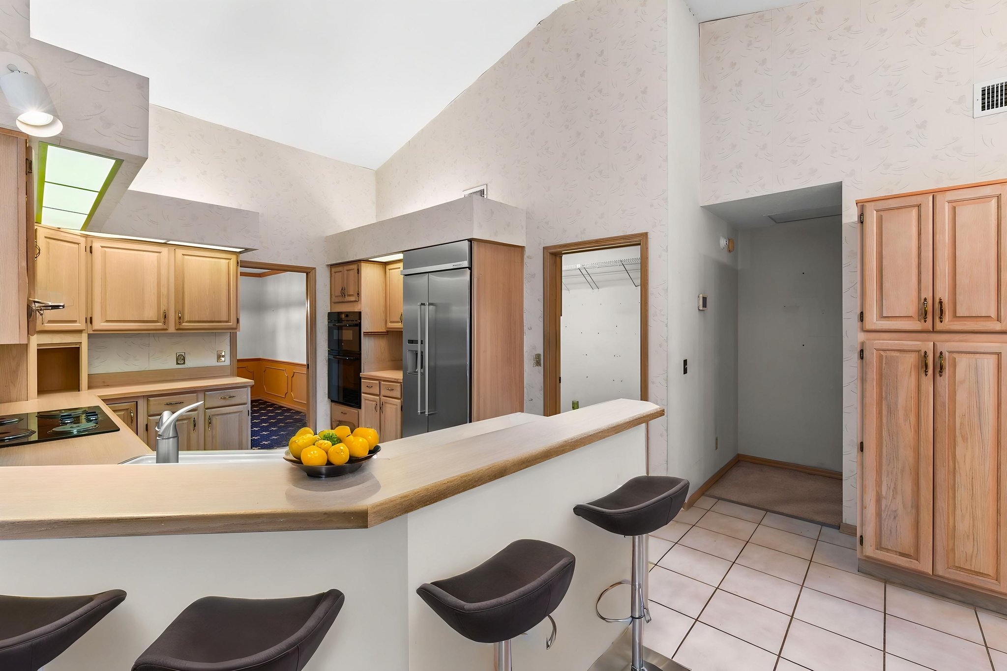 DSC_3394 virtually staged.jpeg