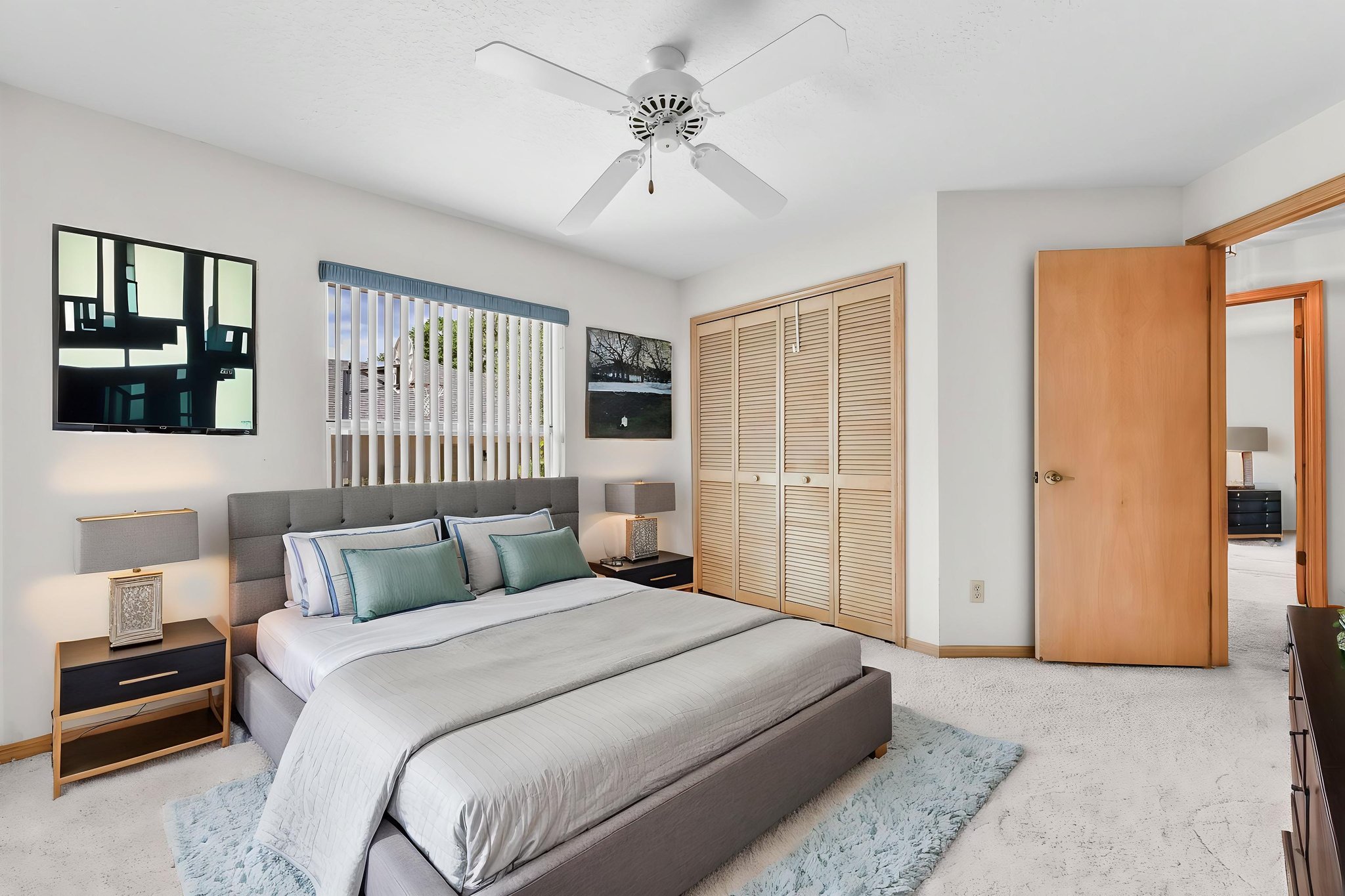 DSC_3679 virtually staged.jpeg