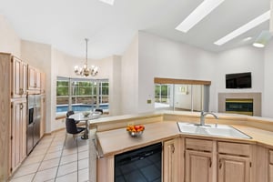 DSC_3559 virtually staged.jpeg