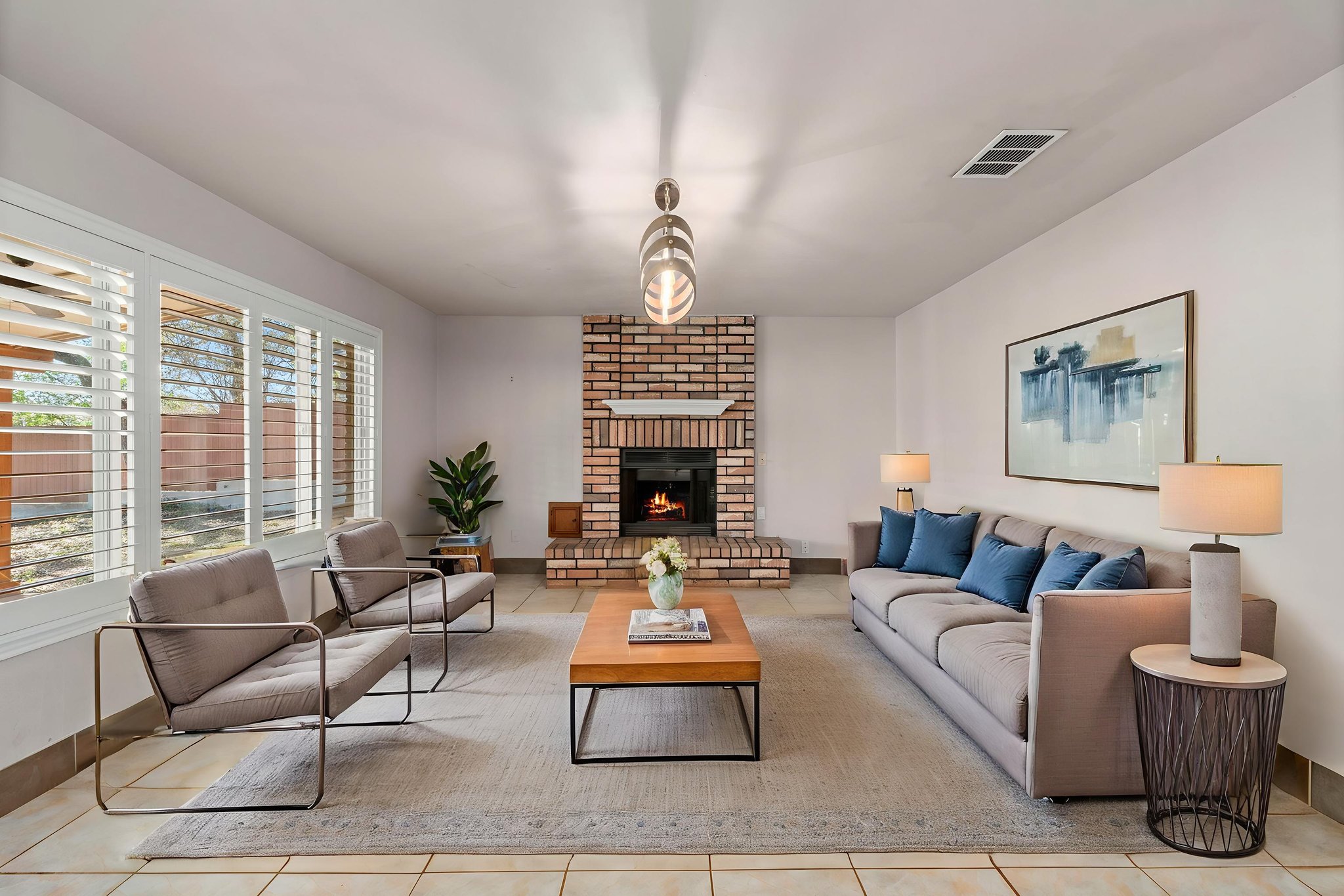 DSC05116 virtually staged.jpeg