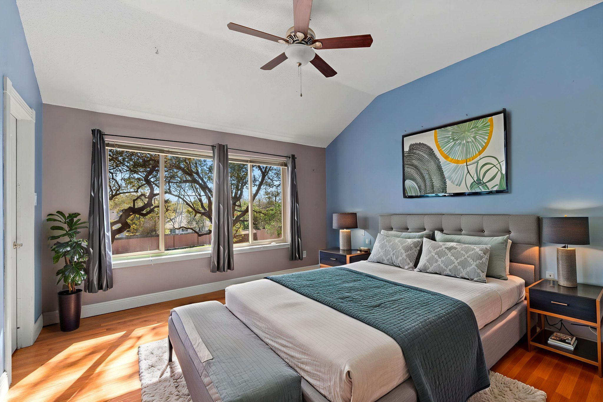 DSC05186 virtually staged.jpeg