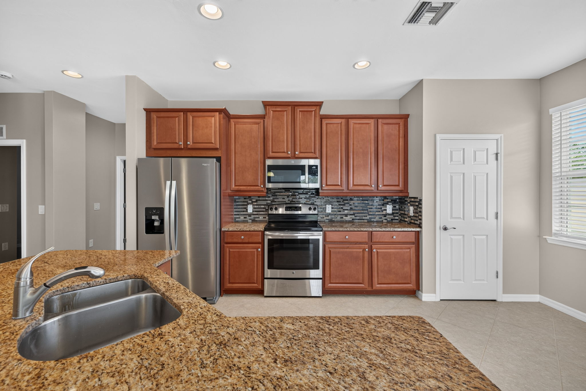 Kitchen 1 of 4