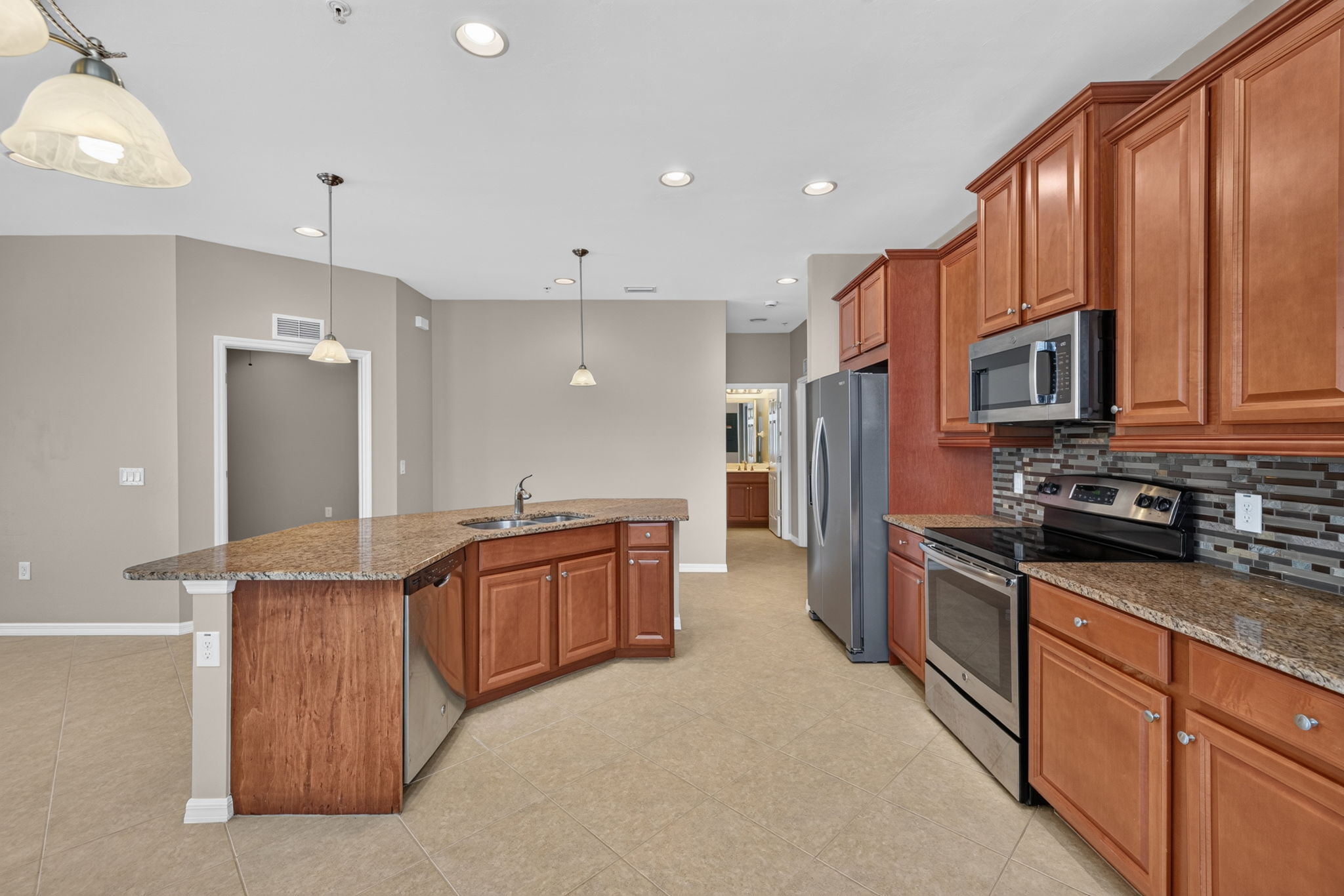 Kitchen 2 of 4