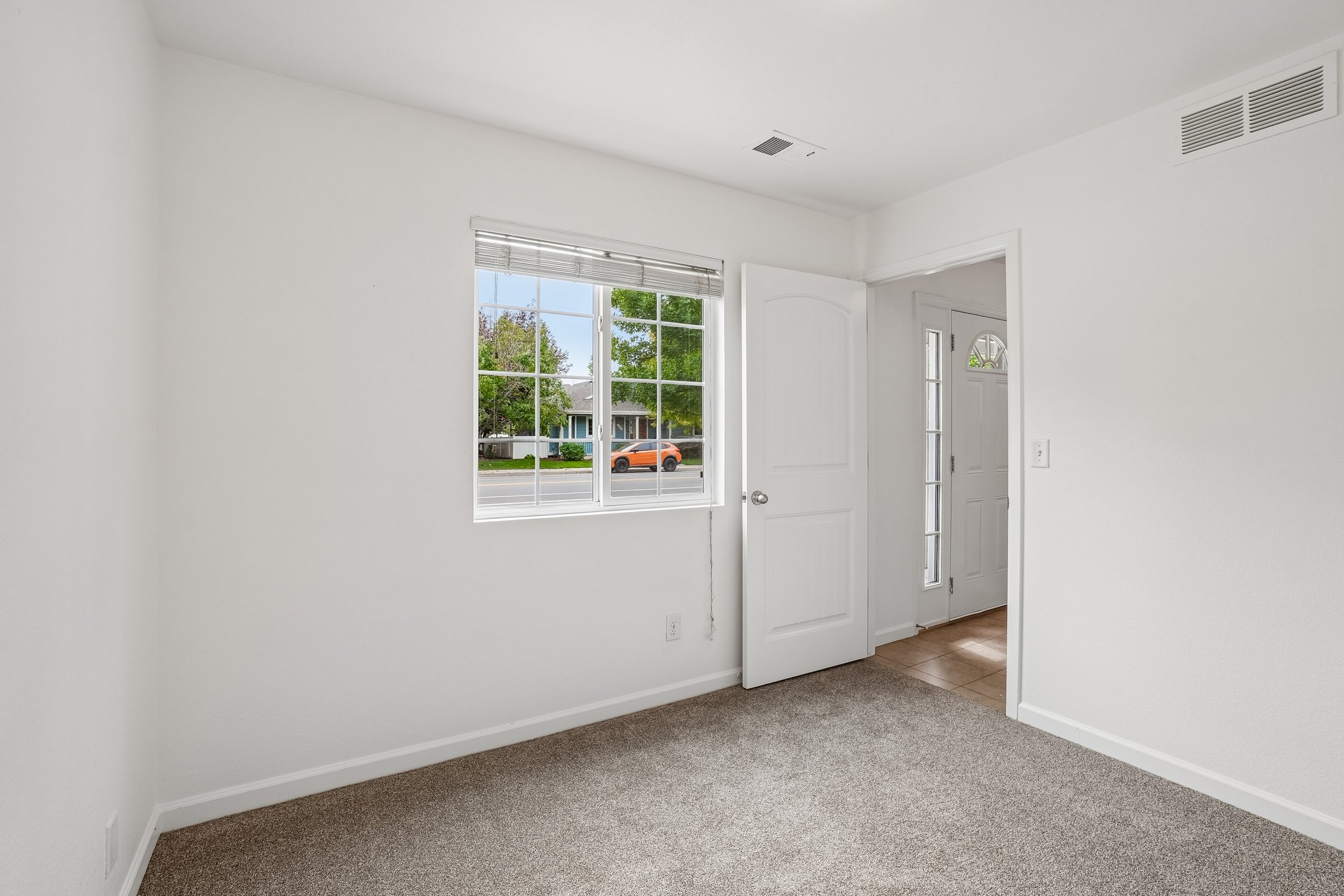 E 11th St-S2909-015.jpg