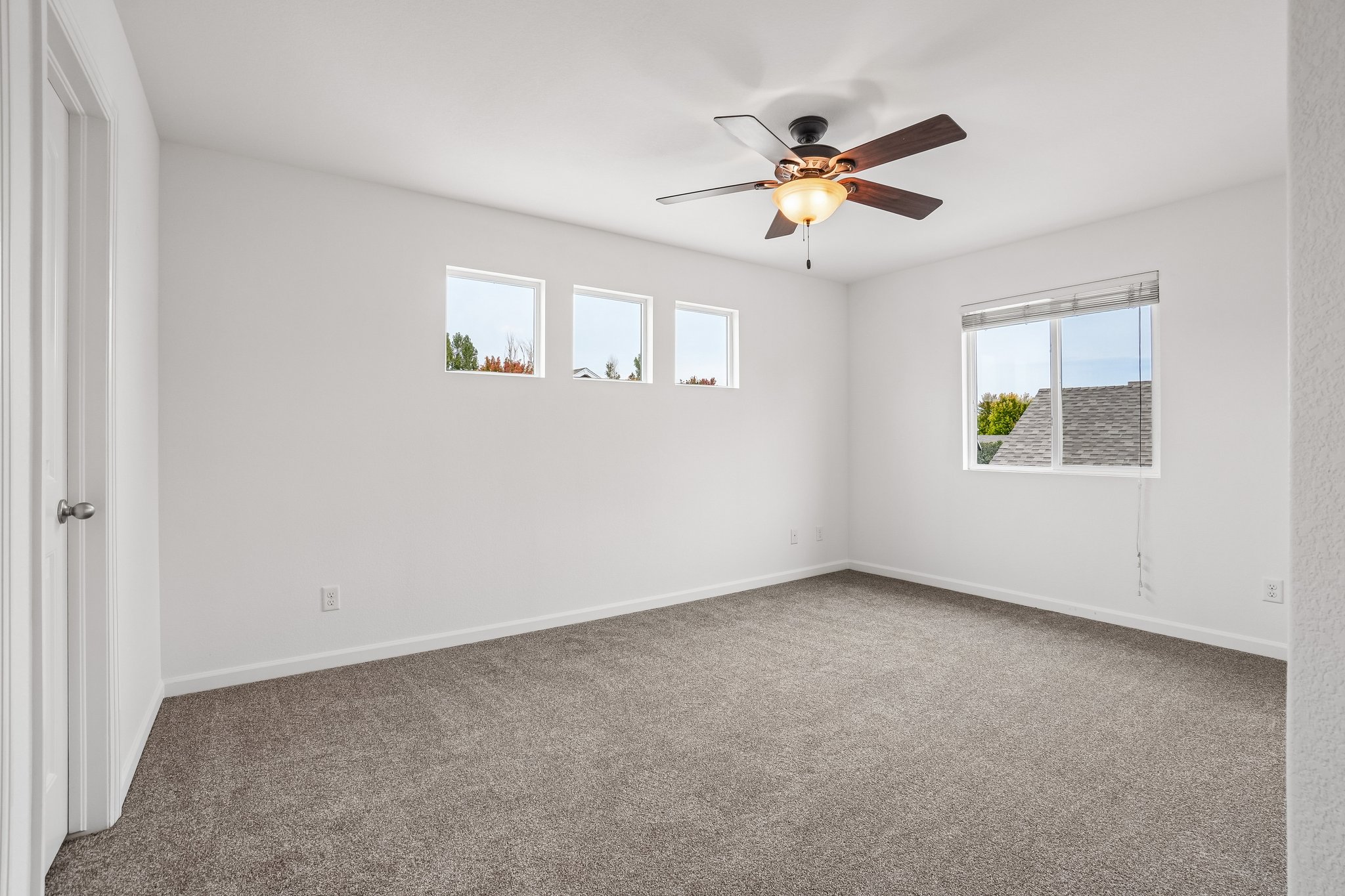 E 11th St-S2909-023.jpg