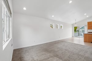 E 11th St-S2909-006.jpg