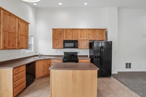 E 11th St-S2909-010.jpg