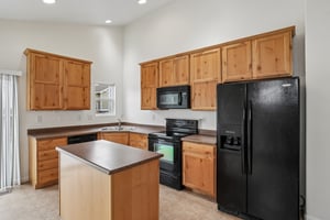 E 11th St-S2909-011.jpg