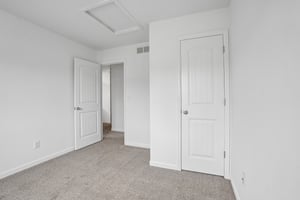 E 11th St-S2909-022.jpg