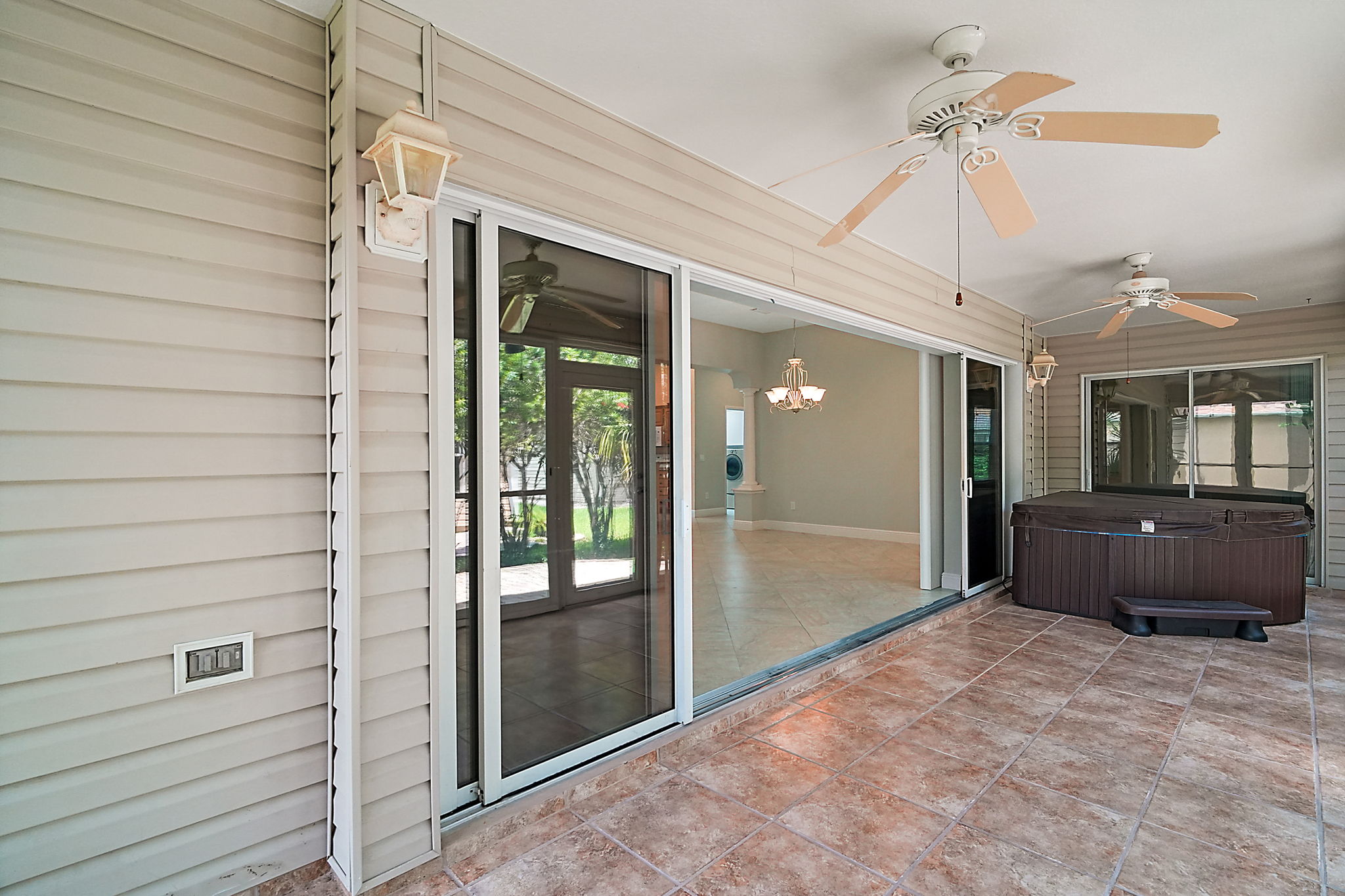 Enclosed Lanai with Hot Tub