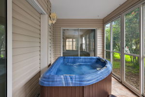Enclosed Lanai with Hot Tub