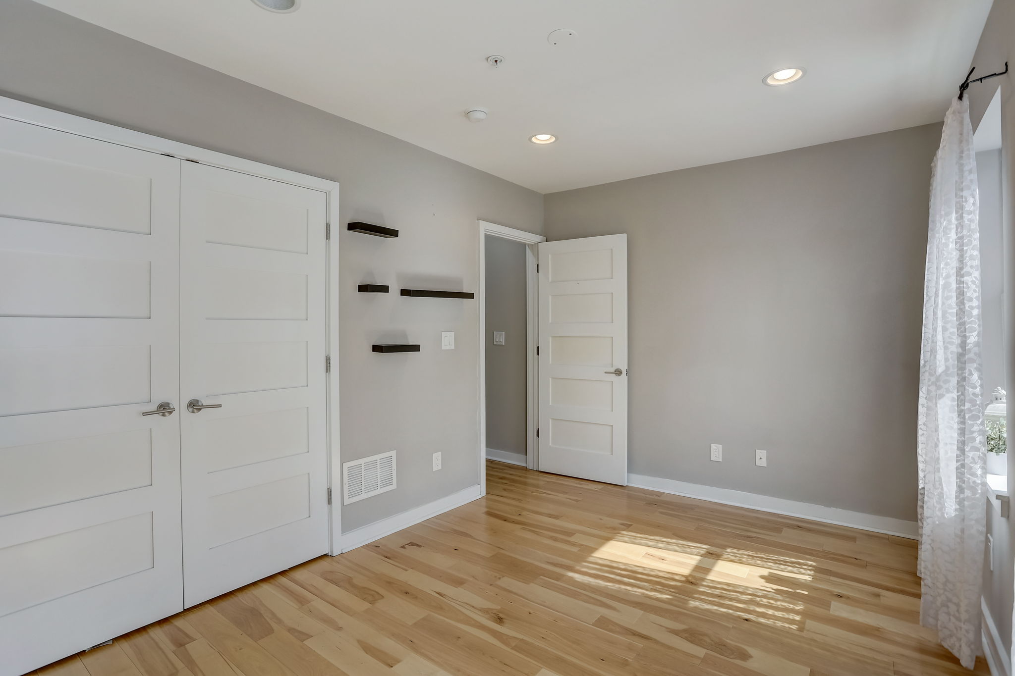 Latona St-024