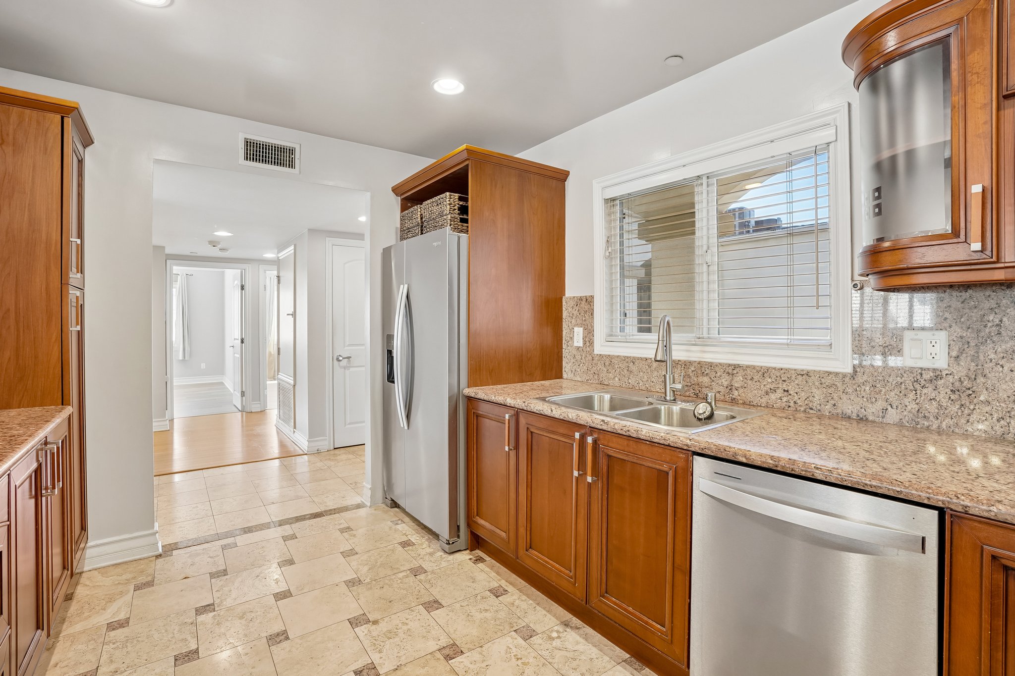 Glendon Ave-S0810-014.jpg
