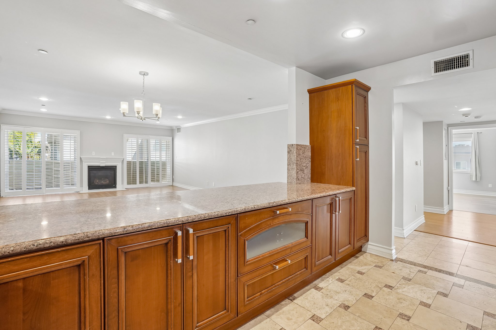 Glendon Ave-S0810-015.jpg