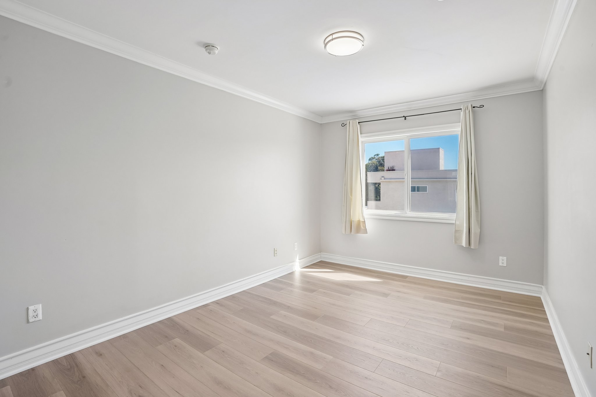 Glendon Ave-S0810-016.jpg