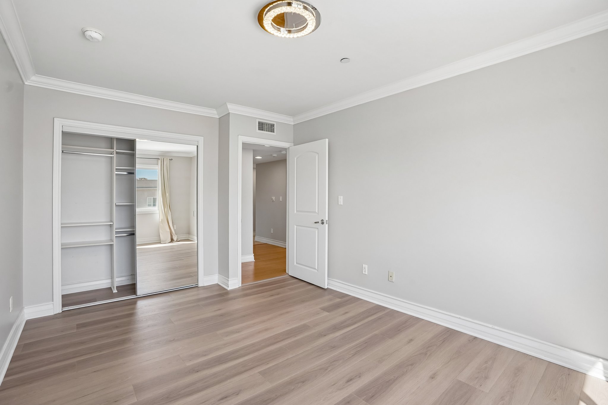 Glendon Ave-S0810-019.jpg