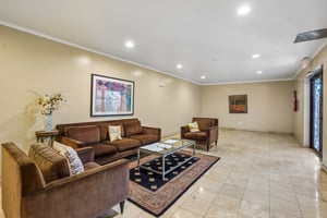 Glendon Ave-0810-903.jpg