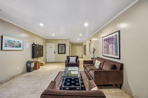 Glendon Ave-0810-906.jpg