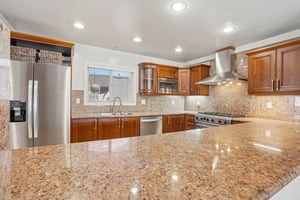 Glendon Ave-S0810-009.jpg