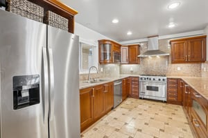 Glendon Ave-S0810-011.jpg