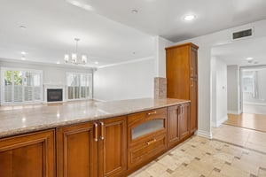 Glendon Ave-S0810-015.jpg