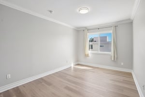Glendon Ave-S0810-016.jpg