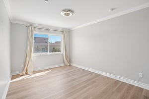 Glendon Ave-S0810-018.jpg