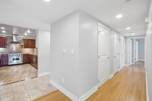 Glendon Ave-S0810-020.jpg