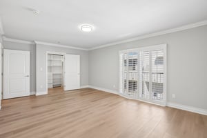 Glendon Ave-S0810-025.jpg